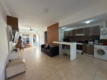 EN VENTA DUPLEX 3 DORMITORIOS CON PATIO Y COCHERA - EXCELENTE UBICACION
