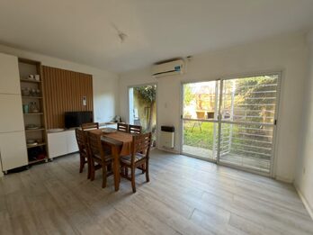 EN VENTA DUPLEX 3 DORMITORIOS CON PATIO Y COCHERA - EXCELENTE UBICACION