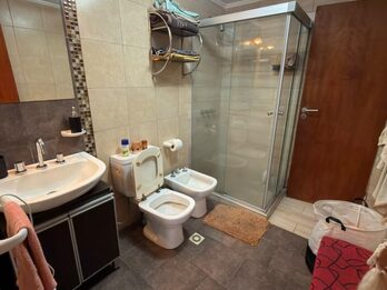 EN VENTA DUPLEX 3 DORMITORIOS CON PATIO Y COCHERA - EXCELENTE UBICACION