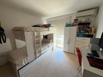EN VENTA DUPLEX 3 DORMITORIOS CON PATIO Y COCHERA - EXCELENTE UBICACION
