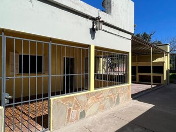 PARTICULAR ALQUILA CASA + GALPÓN