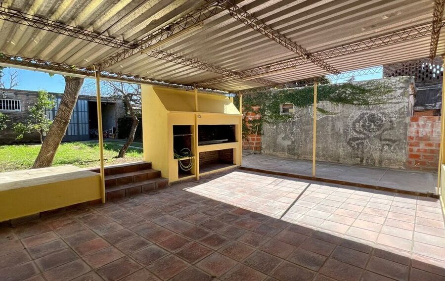 PARTICULAR ALQUILA CASA + GALPÓN