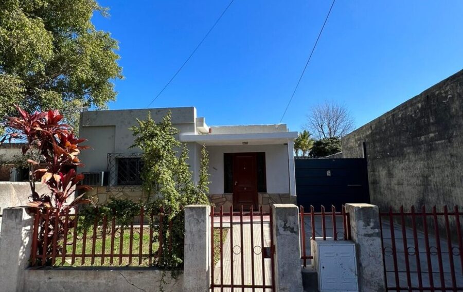 PARTICULAR ALQUILA CASA + GALPÓN