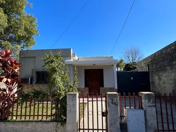 PARTICULAR ALQUILA CASA + GALPÓN