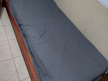 Vendo cama de 1 plaza de madera maciza