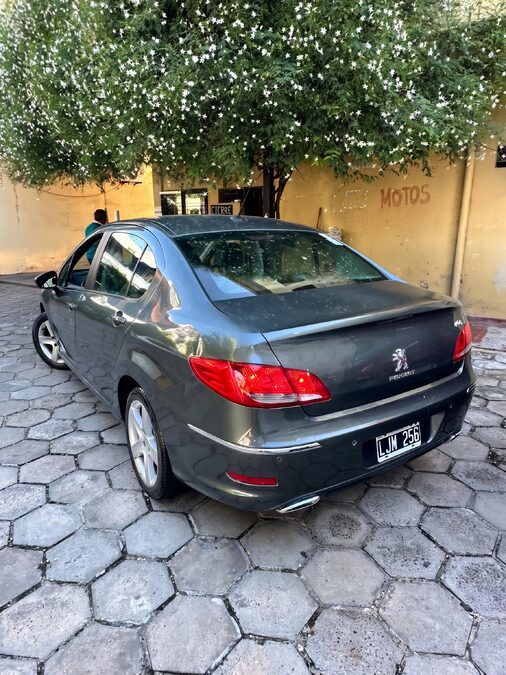 Peugeot 408 2.0 Feline 143cv