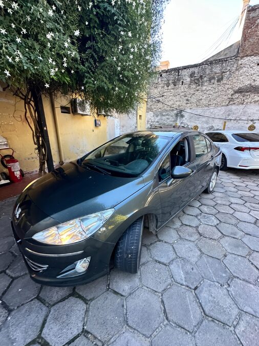 Peugeot 408 2.0 Feline 143cv