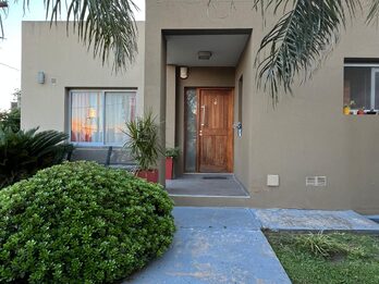 Vendo Casa Moderna en Oro Verde!