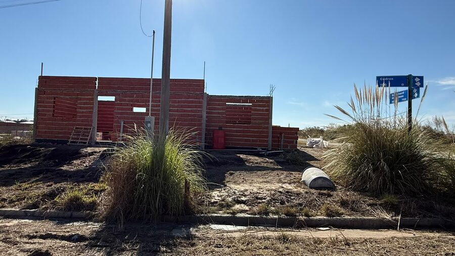 CASA A ESTRENAR EN COLONIA ENSAYO, 2 DORM Y GRAN FONDO VERDE.