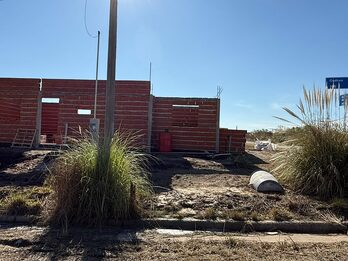 CASA A ESTRENAR EN COLONIA ENSAYO, 2 DORM Y GRAN FONDO VERDE.