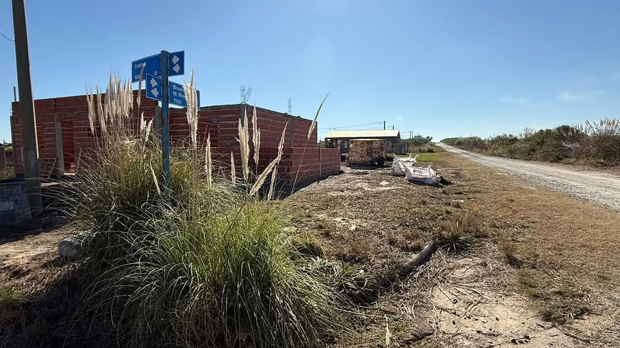 CASA A ESTRENAR EN COLONIA ENSAYO, 2 DORM Y GRAN FONDO VERDE.