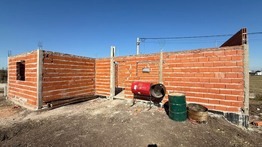CASA A ESTRENAR EN COLONIA ENSAYO, 2 DORM Y GRAN FONDO VERDE.