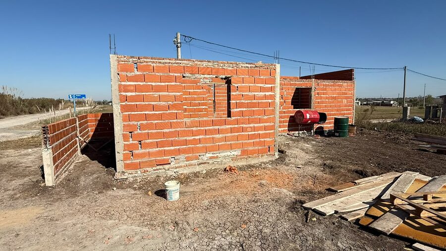 CASA A ESTRENAR EN COLONIA ENSAYO, 2 DORM Y GRAN FONDO VERDE.