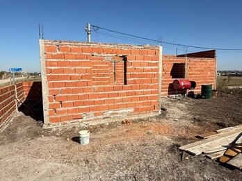 CASA A ESTRENAR EN COLONIA ENSAYO, 2 DORM Y GRAN FONDO VERDE.