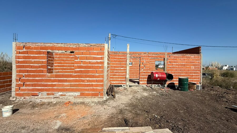 CASA A ESTRENAR EN COLONIA ENSAYO, 2 DORM Y GRAN FONDO VERDE.