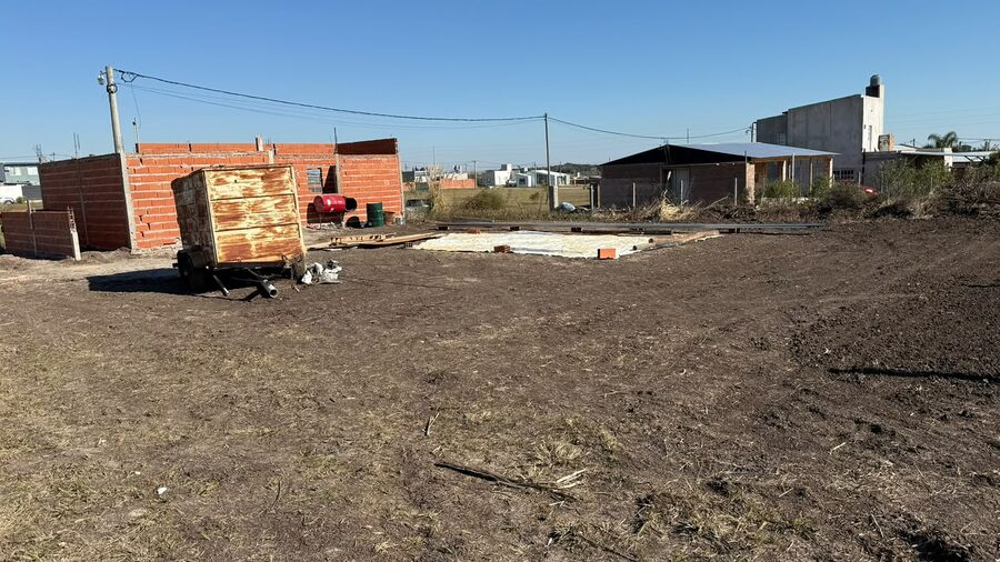 CASA A ESTRENAR EN COLONIA ENSAYO, 2 DORM Y GRAN FONDO VERDE.