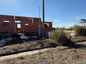 CASA A ESTRENAR EN COLONIA ENSAYO, 2 DORM Y GRAN FONDO VERDE.