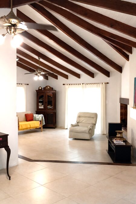 Venta - Av. Larramendi . Potencial Esquina 2000m2 + 2 casas