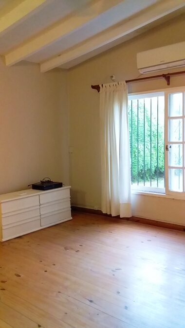 Venta - Av. Larramendi . Potencial Esquina 2000m2 + 2 casas