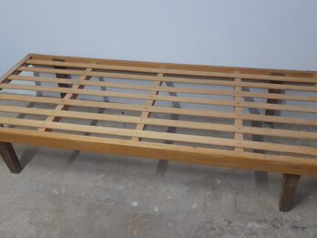Cama turca de una plaza, usada como nueva