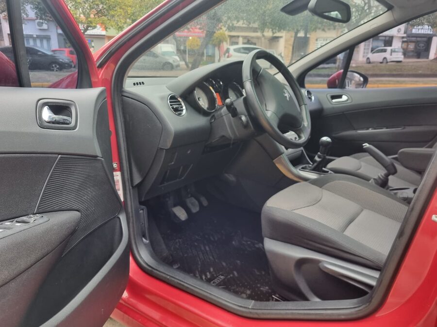 Listo para usar! Peugeot 308 Allure 1.6 MT / 2015