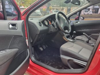 Listo para usar! Peugeot 308 Allure 1.6 MT / 2015