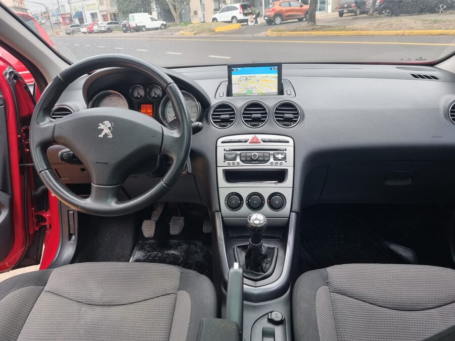 Listo para usar! Peugeot 308 Allure 1.6 MT / 2015