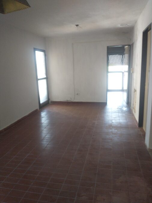 Vendo Bo Parana XIV a mts. de Churruarin  2o Piso 2/dorm, liv/com coc/com, baño y patio