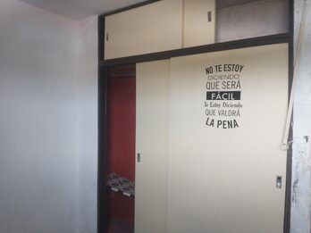 Vendo Bo Parana XIV a mts. de Churruarin  2o Piso 2/dorm, liv/com coc/com, baño y patio