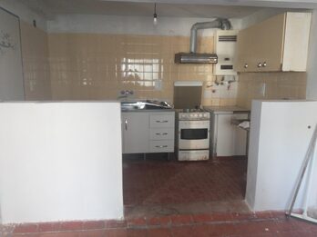 Vendo Bo Parana XIV a mts. de Churruarin  2o Piso 2/dorm, liv/com coc/com, baño y patio