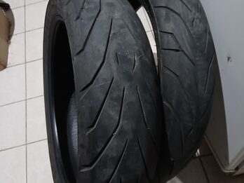 Juego de cubiertas Pirelli Angel GT 120 70 17 y 160 60 17 casi nuevas solo 2500 km