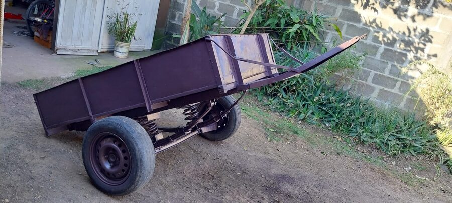 VENDO CARRO DE UN EJE REFORZADO ,LINDO LIVIANO