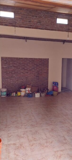 TERRENO AMPLIO , CON CASA VENDO ,DOS INGRESOS CERCA DEL CENTRO ,FINANCIO