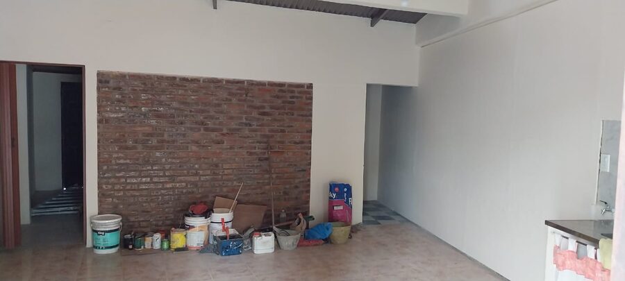 TERRENO AMPLIO , CON CASA VENDO ,DOS INGRESOS CERCA DEL CENTRO ,FINANCIO