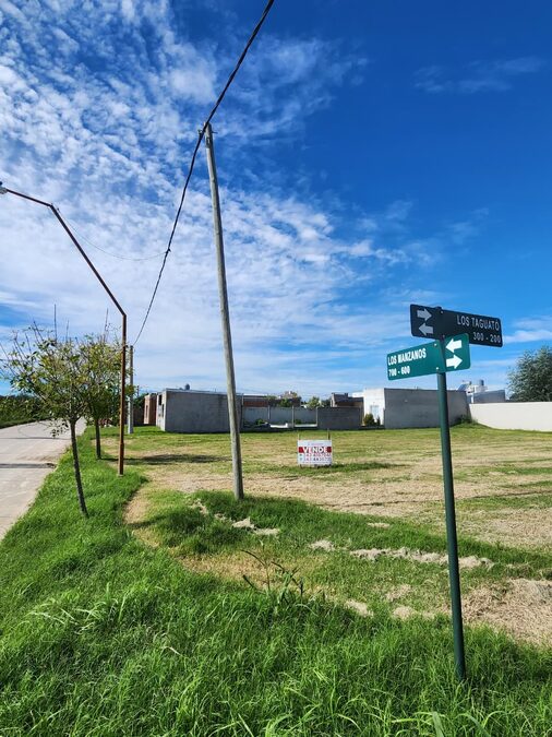 TERRENO UBICADO EN RESERVAS DE ORO VERDE (Av.Los Cisnes).