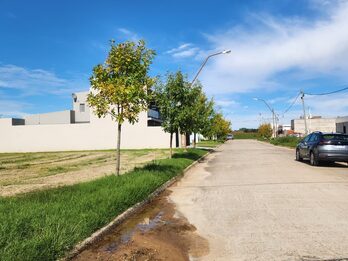 TERRENO UBICADO EN RESERVAS DE ORO VERDE (Av.Los Cisnes).