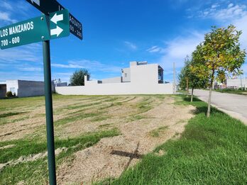 TERRENO UBICADO EN RESERVAS DE ORO VERDE (Av.Los Cisnes).