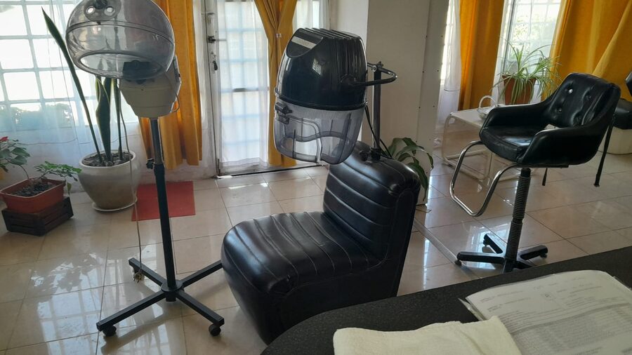 VENDO VARIOS DE PELUQUERIA ,JUNTOS  O SEPARADO  EN MUY BUEN ESTADO