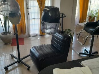 VENDO VARIOS DE PELUQUERIA ,JUNTOS  O SEPARADO  EN MUY BUEN ESTADO