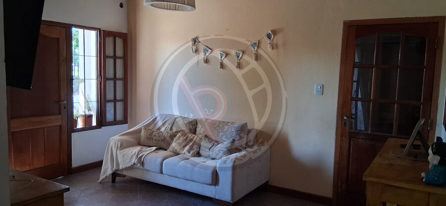 VENTA- PERMUTA ¡INVERSIÓN! Casa c/quincho y patio. Int. Blanda