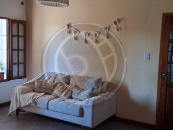 VENTA- PERMUTA ¡INVERSIÓN! Casa c/quincho y patio. Int. Blanda