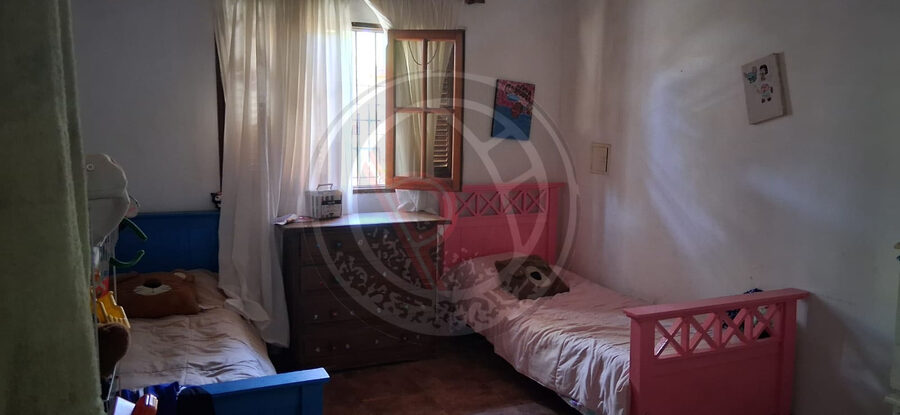 VENTA- PERMUTA ¡INVERSIÓN! Casa c/quincho y patio. Int. Blanda