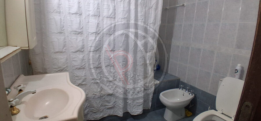 VENTA- PERMUTA ¡INVERSIÓN! Casa c/quincho y patio. Int. Blanda