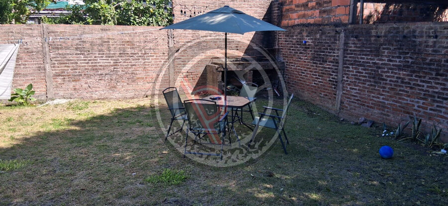 VENTA- PERMUTA ¡INVERSIÓN! Casa c/quincho y patio. Int. Blanda