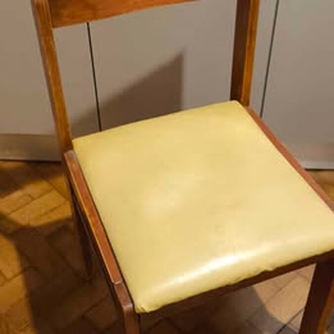 Mesa plegable 80x80, 80x160 abierta. Más 4 sillas