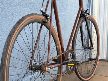 Vendo bicicleta rodado 28 marca hand made cycles