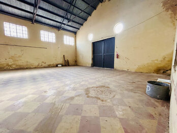 Se Alquila Galpón 📍Calle Alsina, 1200m2. gran tinglado, ideal polirubros