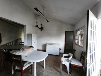 3 dormitorios, cochera, pileta C/Gdor Sola 645