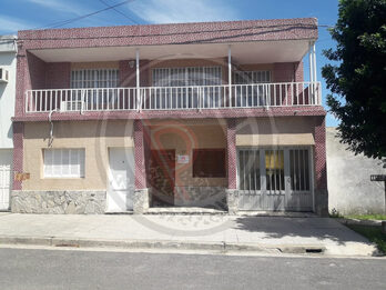 VENTA · Casa amplia con piscina ¡Ideal para vivienda o emprendimiento!