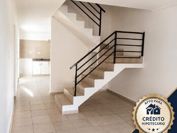 Hermoso dúplex dentro de complejo cerrado
